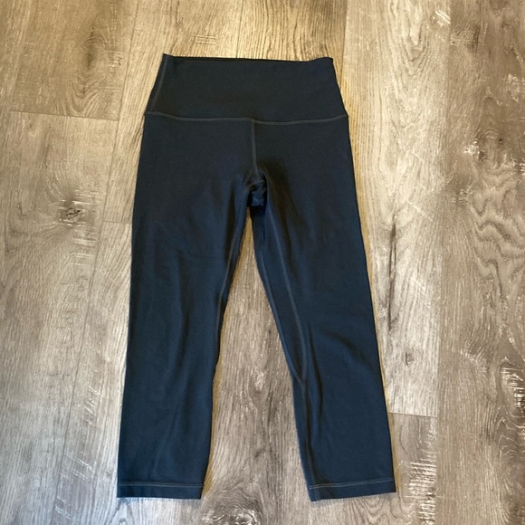 EUC Lululemon Align 21” Leggings Size 6 Melanite Gray - Picture 3 of 9